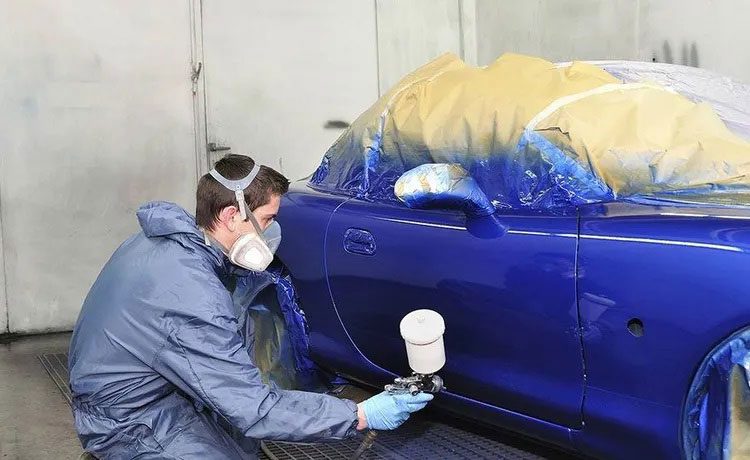 Professional 2K Automotive Refinish Paint Hardener Application